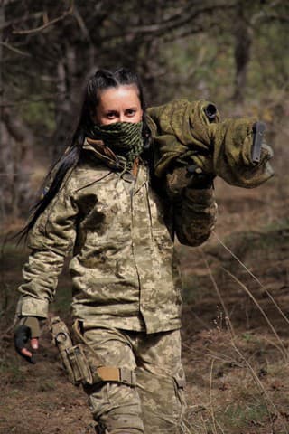 Ukrajinská hrdinka s puškou