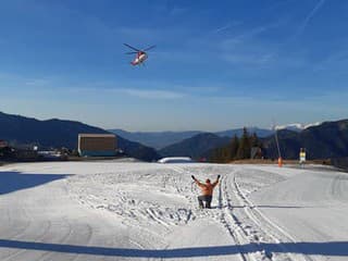 Skialpinista zachytil napnuté lano