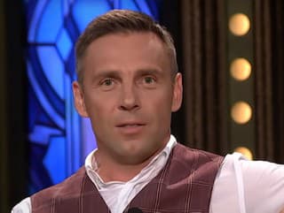 Vyučil sa ako mechanik-nastavovač