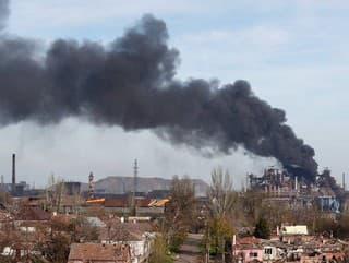 Dym nad elektrárňou Azovstaľ