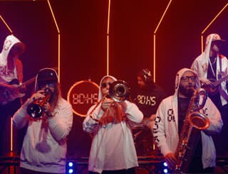 Blikajúci dychový hudobný systém