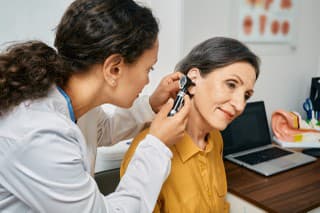 Píska alebo hučí vám