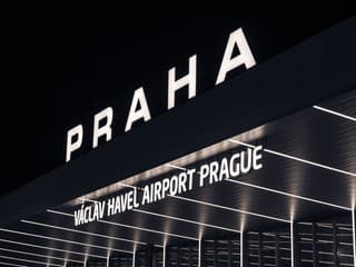 Na pražskom letisku vypadol