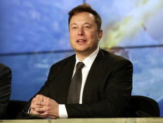 Elon Musk podstúpil hneď niekoľko zákrokov