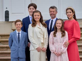 Dánsky korunný princ Frederik s manželkou Mary a ich deťmi