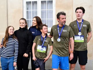 Dánsky korunný princ Frederik s manželkou Mary a ich deťmi