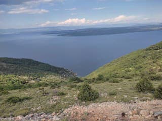 Výhľad z kopcov na