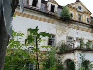 Opustenú psychiatriu mali prerobiť