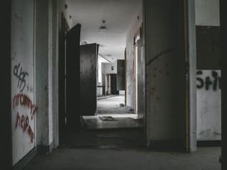 Pri prieskume opustenej nemocnice