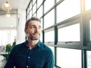 Mysľou inde? 6 znakov,