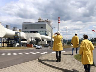 Premiér chce mať do