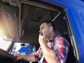 Trávite v práci priveľa