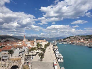 Pohľad na trogirskú promenádu
