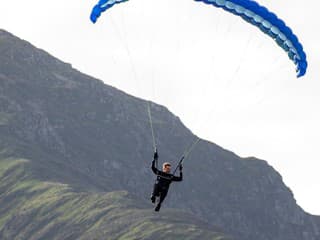 Tom Cruise počas nakrúcania Mission: Impossible v Lake District