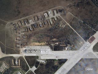Ruská letecká základňa na Kryme je ťažko poškodená