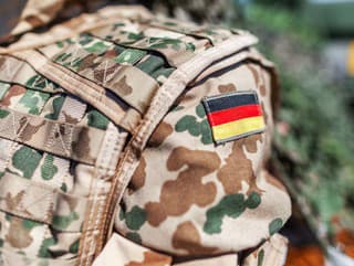 Nemecký minister obrany uvažuje