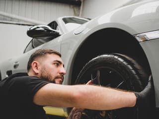 Pískanie, vŕzganie či kovový