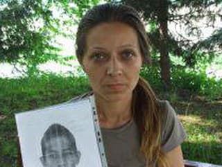 ZÚFALÁ matka prosí o