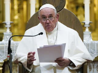 Pápež označil dodávky zbraní