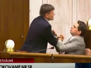 Alojz Hlina v parlamente napadol Antona Martvoňa