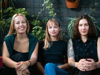 Tri šikovné Slovensky stoja