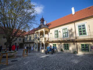 Zrekonštruovaný kaštieľ v Modre