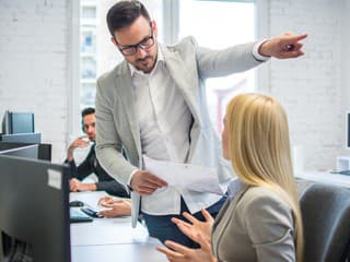 Šikanuje vás šéf? Ako