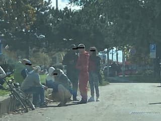 DÍLERI a NARKOMANI úradujú