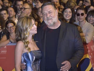Hviezdny Russell Crowe (58)