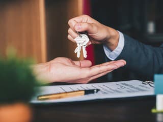 Ceny nehnuteľností začínajú klesať: