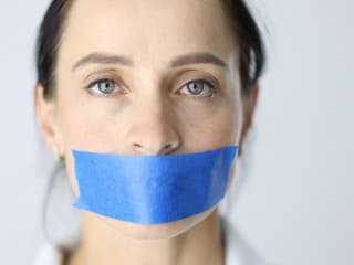 Mlčať je zlato: Týchto