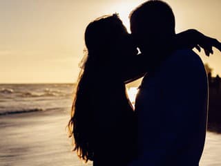 Ľudia, buďte v STREHU!