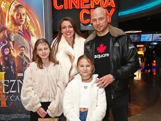 Martina Schindlerová s dcérou Maťkou, s priateľom Marcelom a s jeho dcérou Zojou