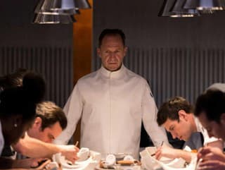 RECENZIA Triler Menu ponúka