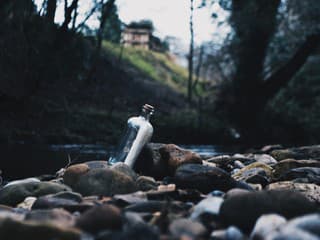 Muž našiel pod podlahou