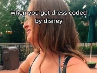 Dievčinu nepustili do Disneylandu