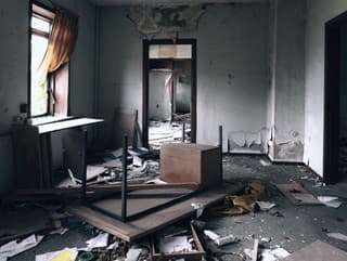 Vykradnutá, no stále plná