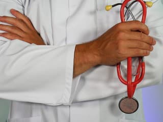 Škandál v ambulancii: Lekár