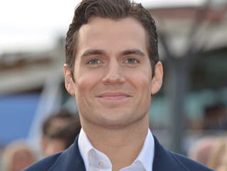 Henry Cavill stratil dve