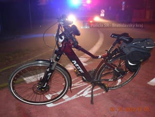 Polícia objasňuje zrážku cyklistu