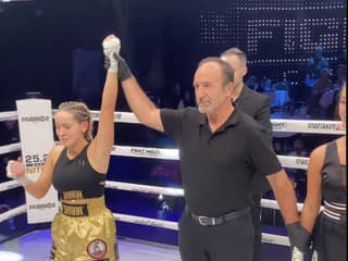 Skvelá Mirgová, chirurgicky presný