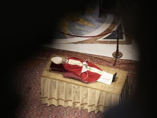 Pohreb emeritného pápeža je