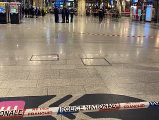 Na parížskej stanici útočník