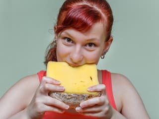 Žena si pochutnávala na