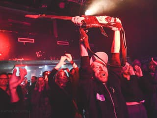 gitarová rekvizita od 52