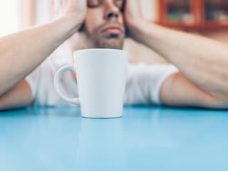 Muž mal BOLESTI hlavy