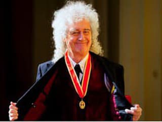 Brian May dostal rytiersky