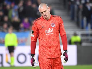 Frustrovaný brankár Slovana Adrián