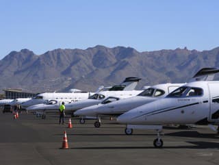 Bohatí ničia planétu: Polovicu