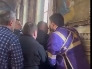 Kňaz zbil ukrajinského vojaka.
